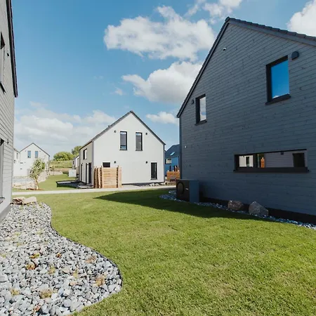 Ferienhaus Neu Rügen Resørt Großzügiges, Gemütliches Familienhaus Liv Mit Terrasse